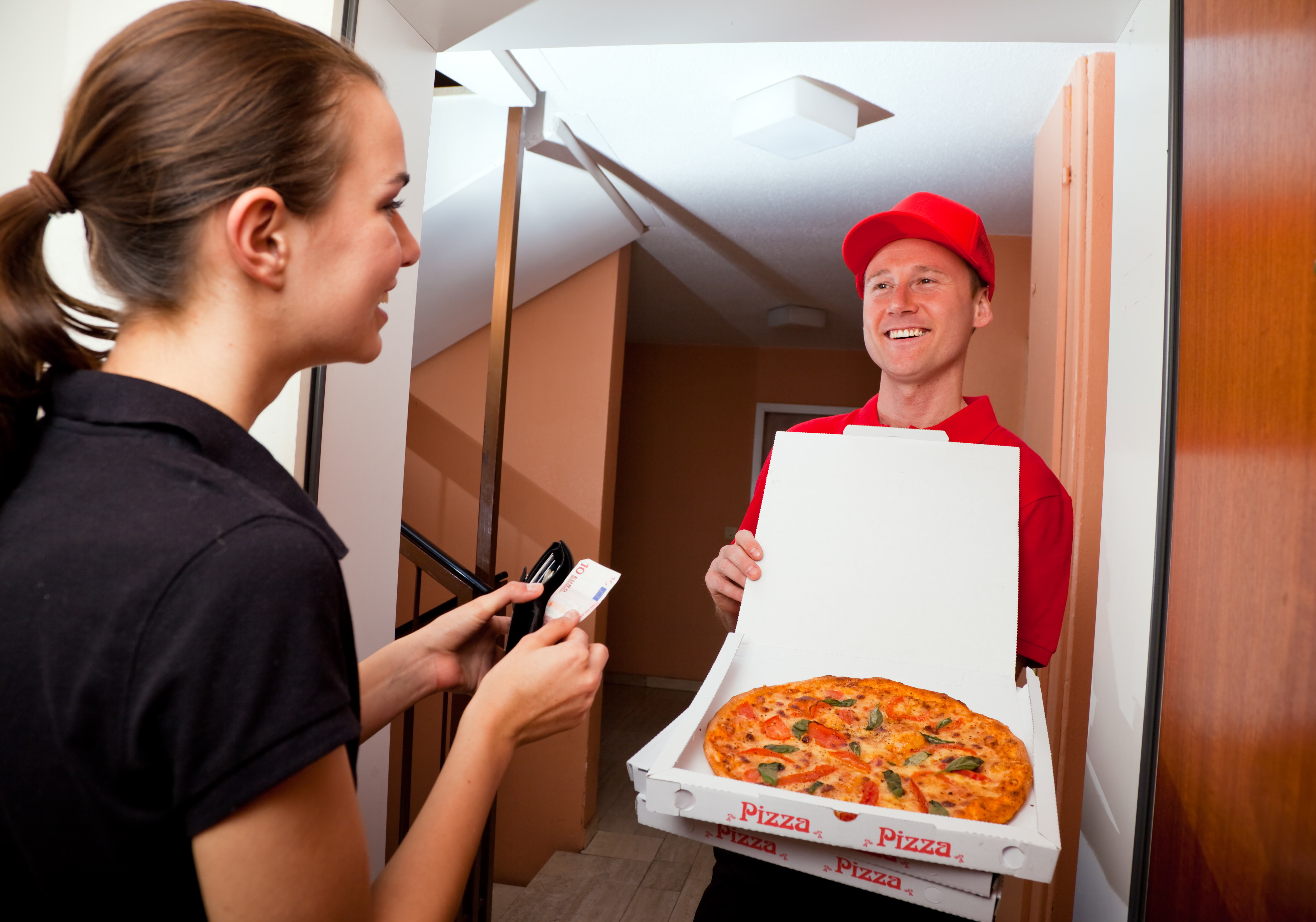 Основные причины заказать доставку пиццы на дом